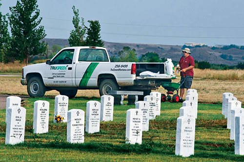 AMTOPP members spruce up veterans cemeteries at its annual Summer Field Day. Photo: AMTOPP